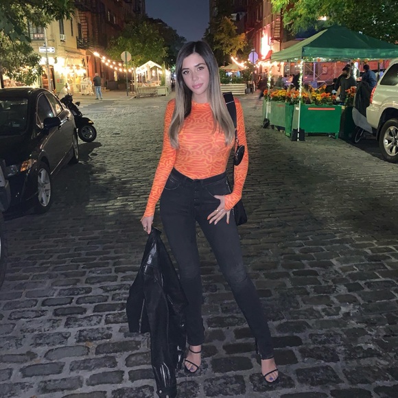 Meet your Posher, Marcela - Picture 1 of 1